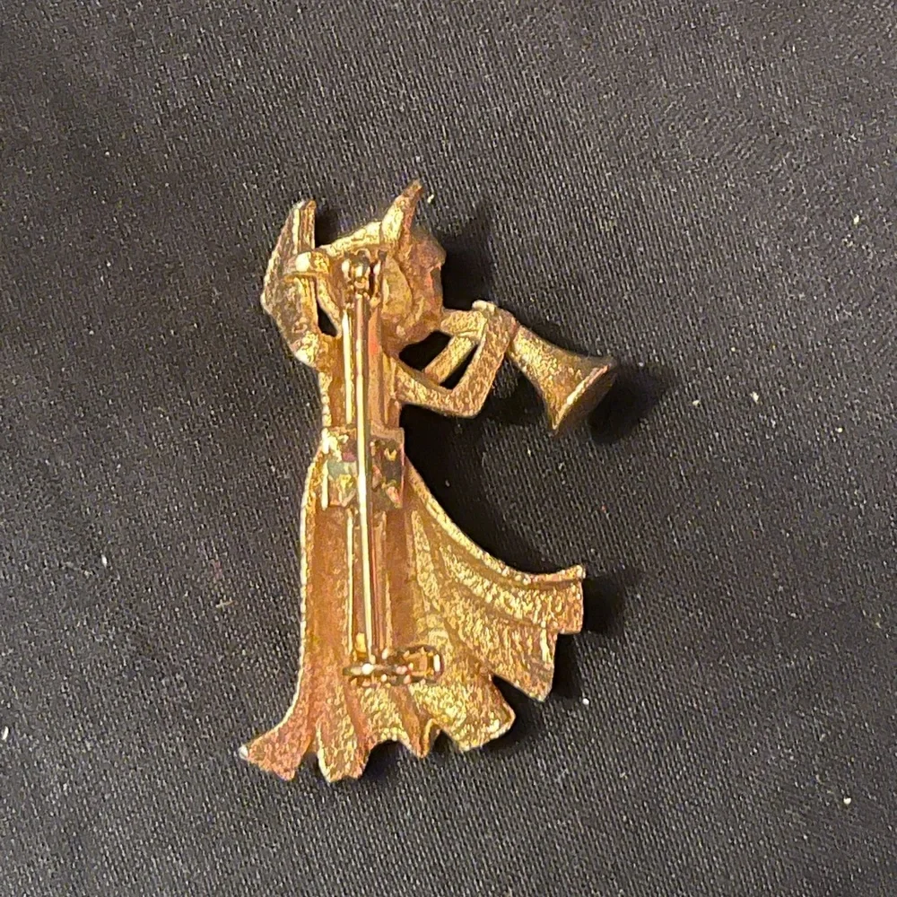 Vintage Textured Gold Tone Angel Brooch